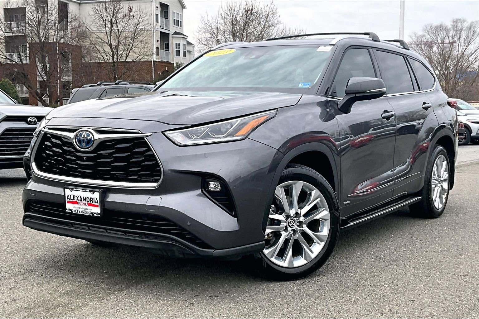 Used 2023 Toyota Highlander Limited image 1