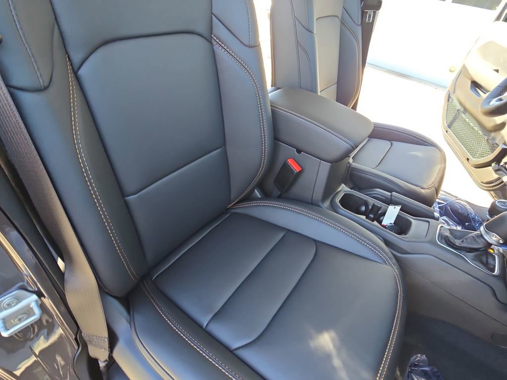 New 2026 Jeep Wrangler Sahara AWD/4WD image 31