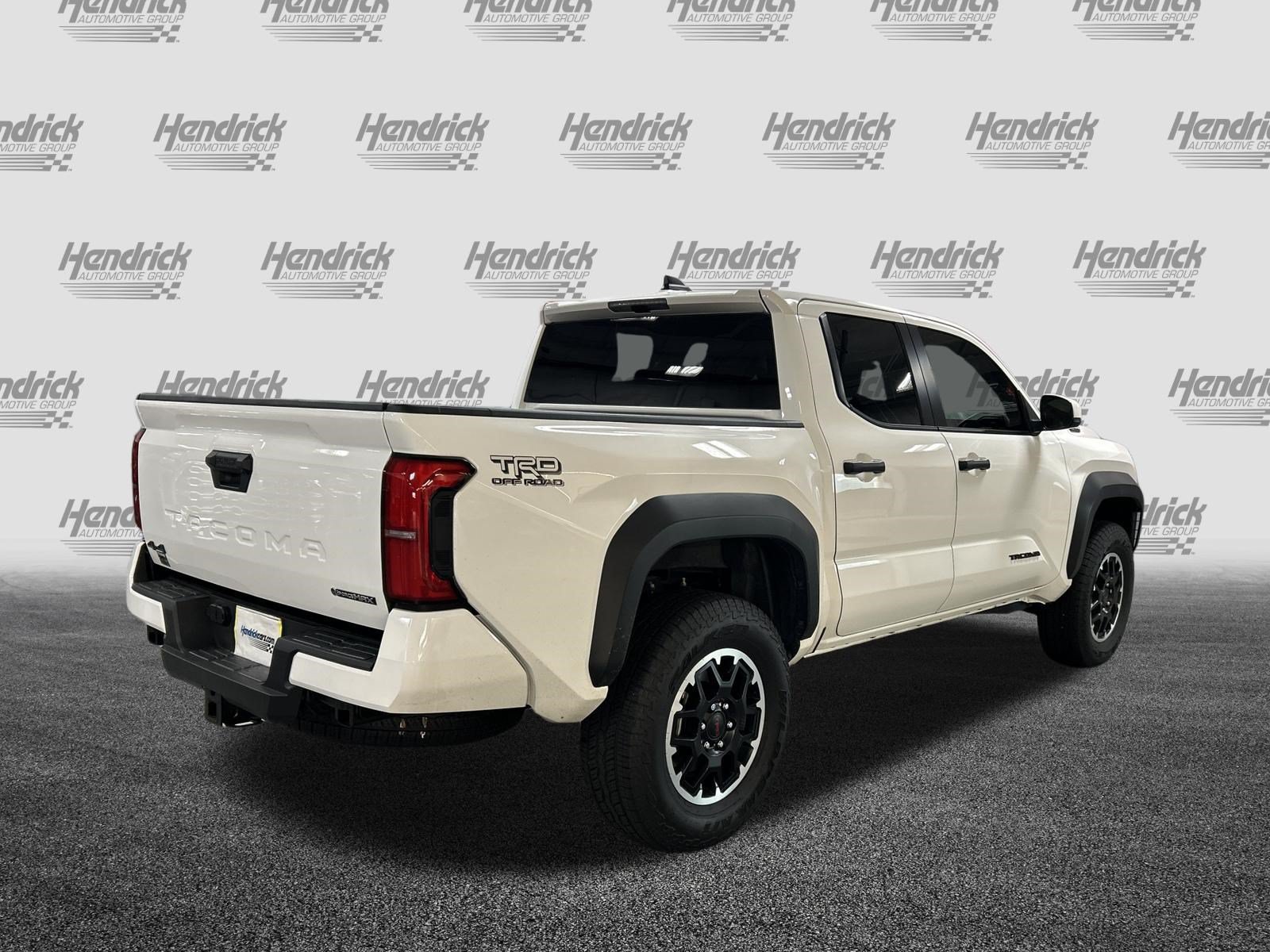Certified 2025 Toyota Tacoma TRD Off-Road AWD/4WD image 10