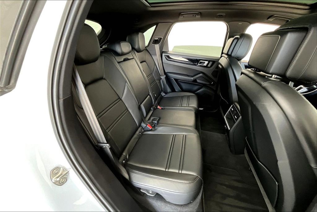Used 2023 Porsche Cayenne image 34