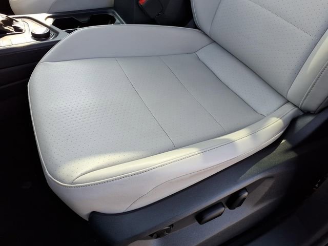 Used 2018 Volkswagen Tiguan SEL w/ 3rd Row Seat Package AWD/4WD image 12