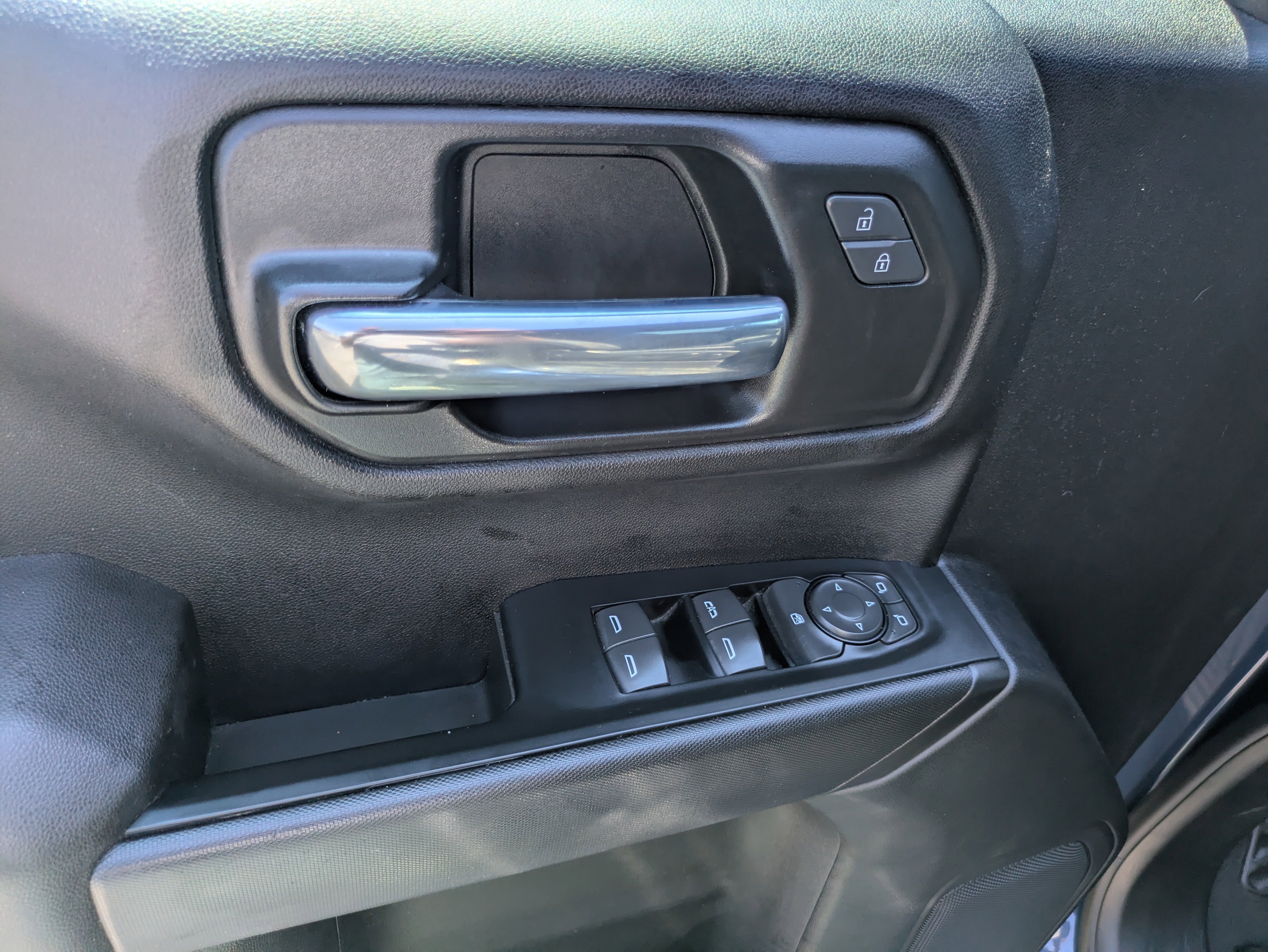 Used 2023 Chevrolet Silverado 1500 Custom image 13