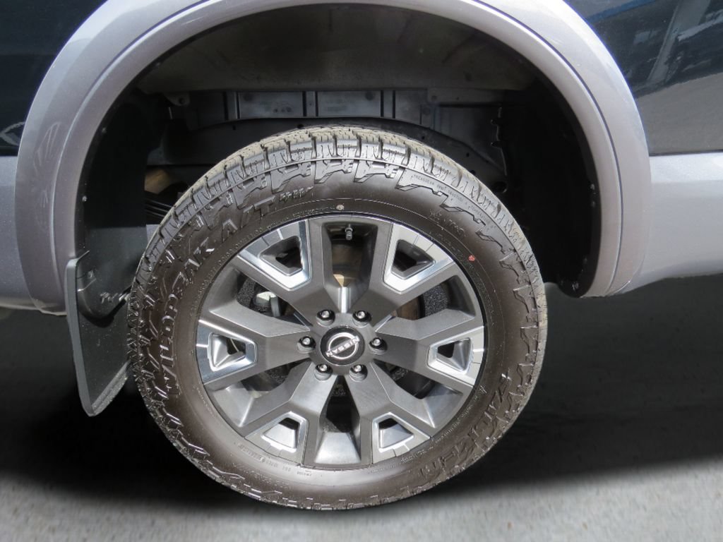Used 2024 Nissan Titan Platinum Reserve w/ Moonroof Package AWD/4WD image 14
