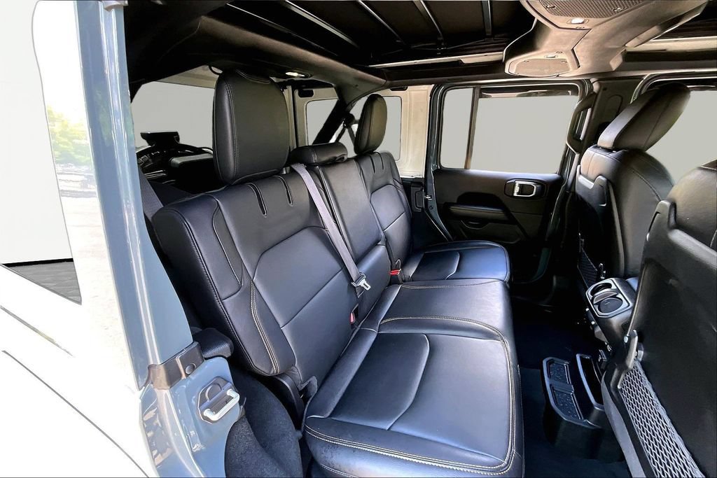 Used 2024 Jeep Wrangler Unlimited Sahara w/ Technology Group AWD/4WD image 17