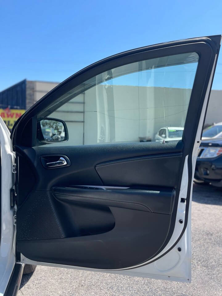 Used 2015 Dodge Journey Crossroad w/ Flexible Seating Group image 11