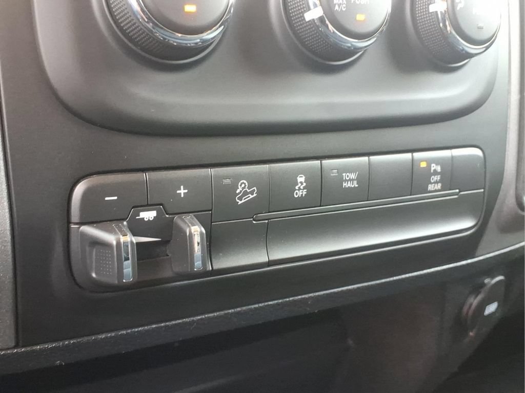 Used 2018 RAM 2500 Tradesman w/ Chrome Appearance Group AWD/4WD image 12