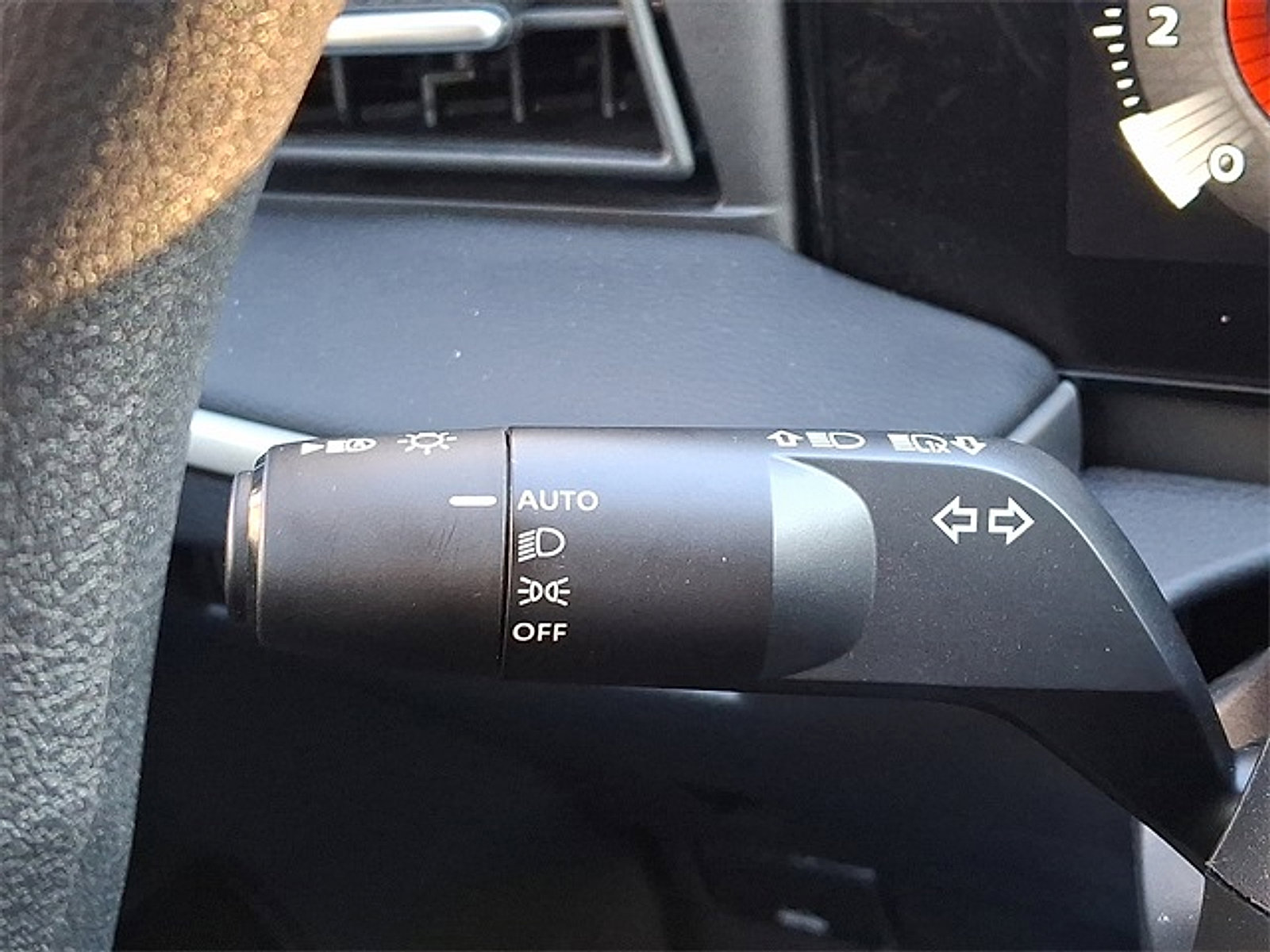 Certified 2025 Nissan Kicks S image 22