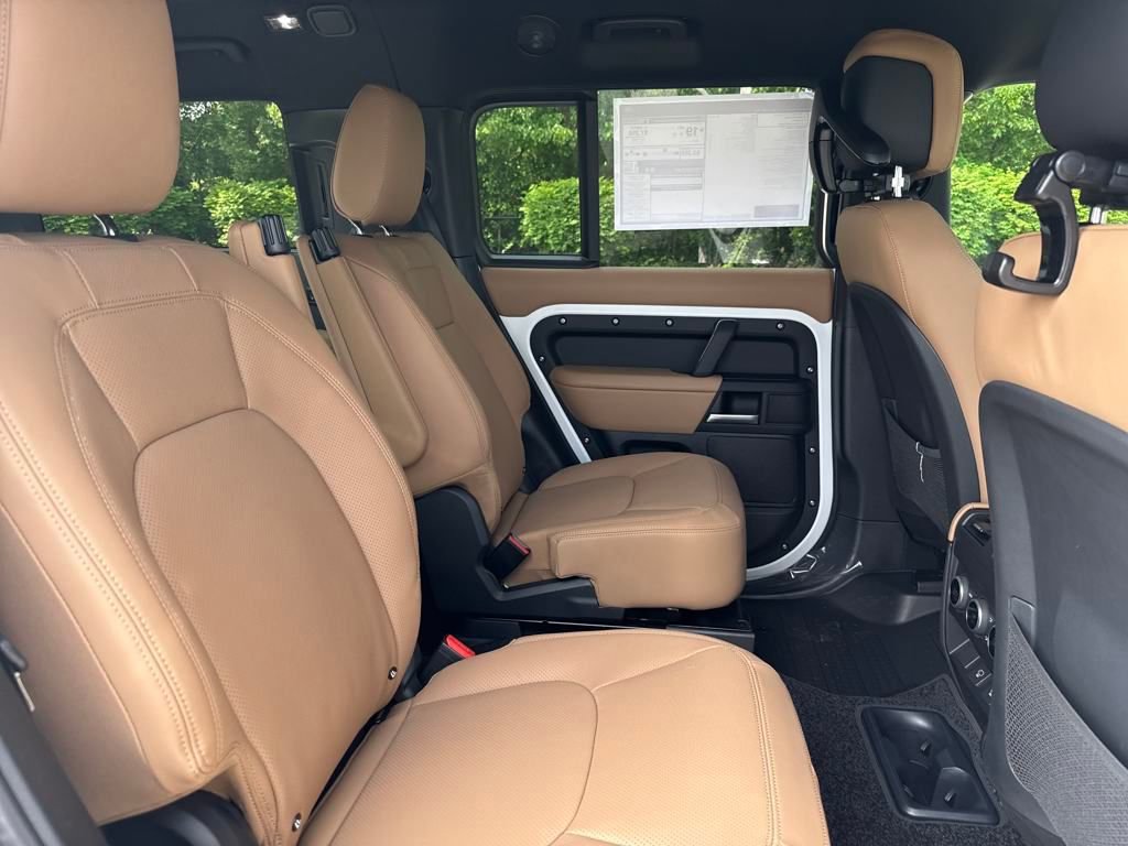 New 2025 Land Rover Defender 130 X-Dynamic SE image 19
