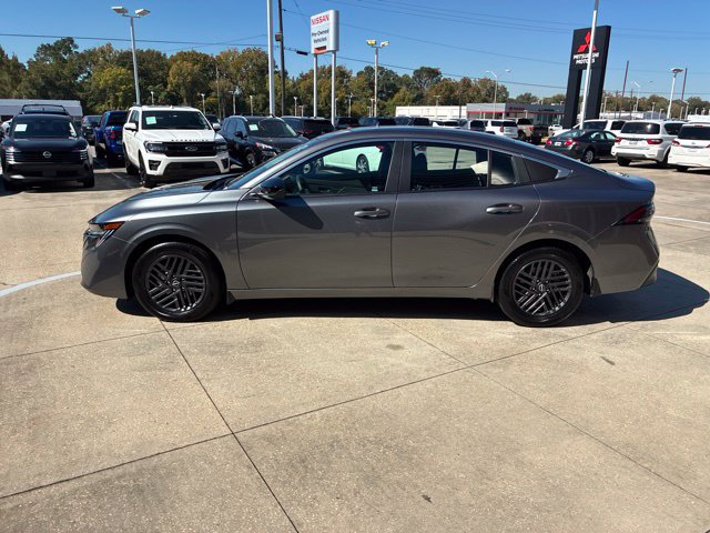 Used 2027 Nissan Sentra SV w/ Floor Mat Package FWD image 4