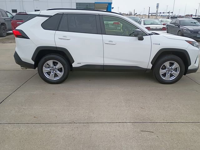 Used 2019 Toyota RAV4 LE w/ Carpet Mat Package image 17