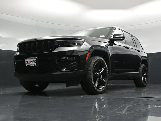Used 2023 Jeep Grand Cherokee Limited w/ Black Appearance Package AWD/4WD image 60