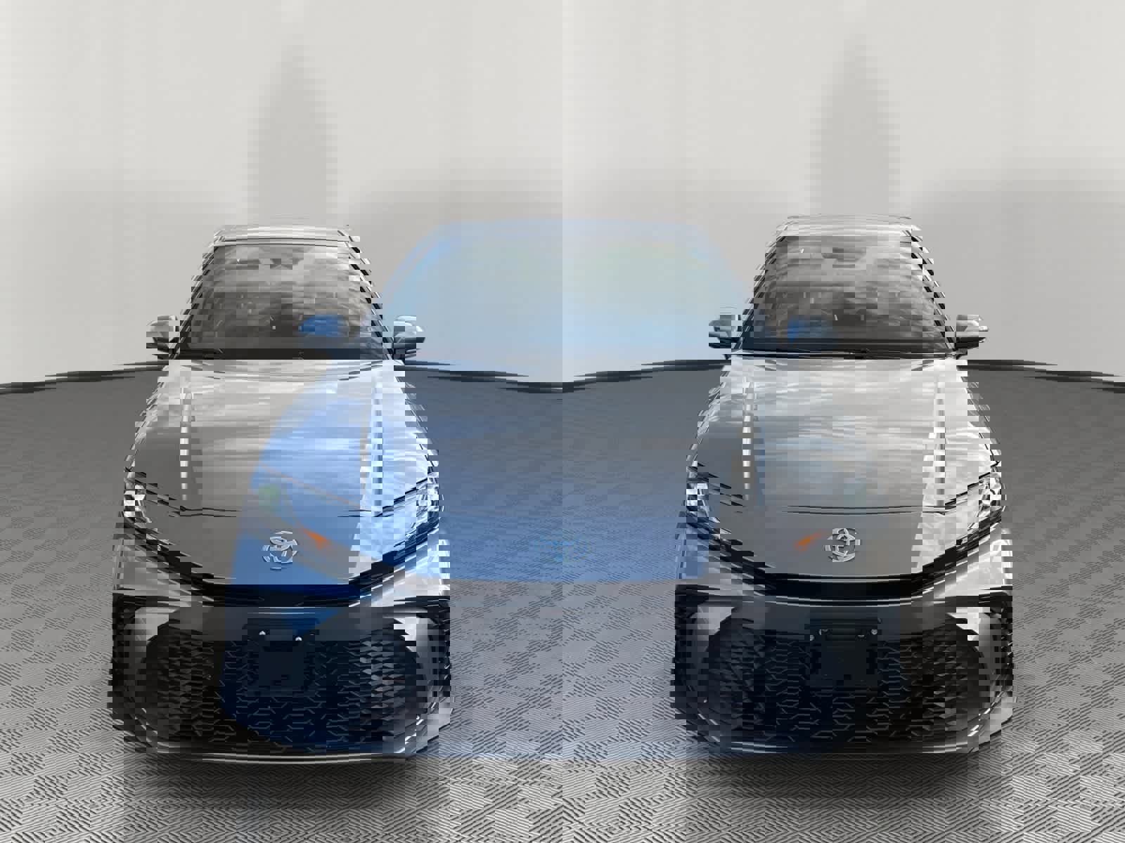 Used 2025 Toyota Camry SE image 2