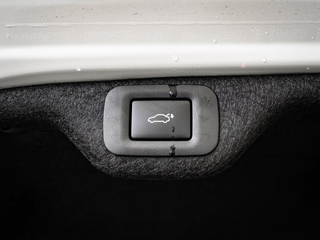 Certified 2025 Lexus ES 300h w/ Luxury Package image 21