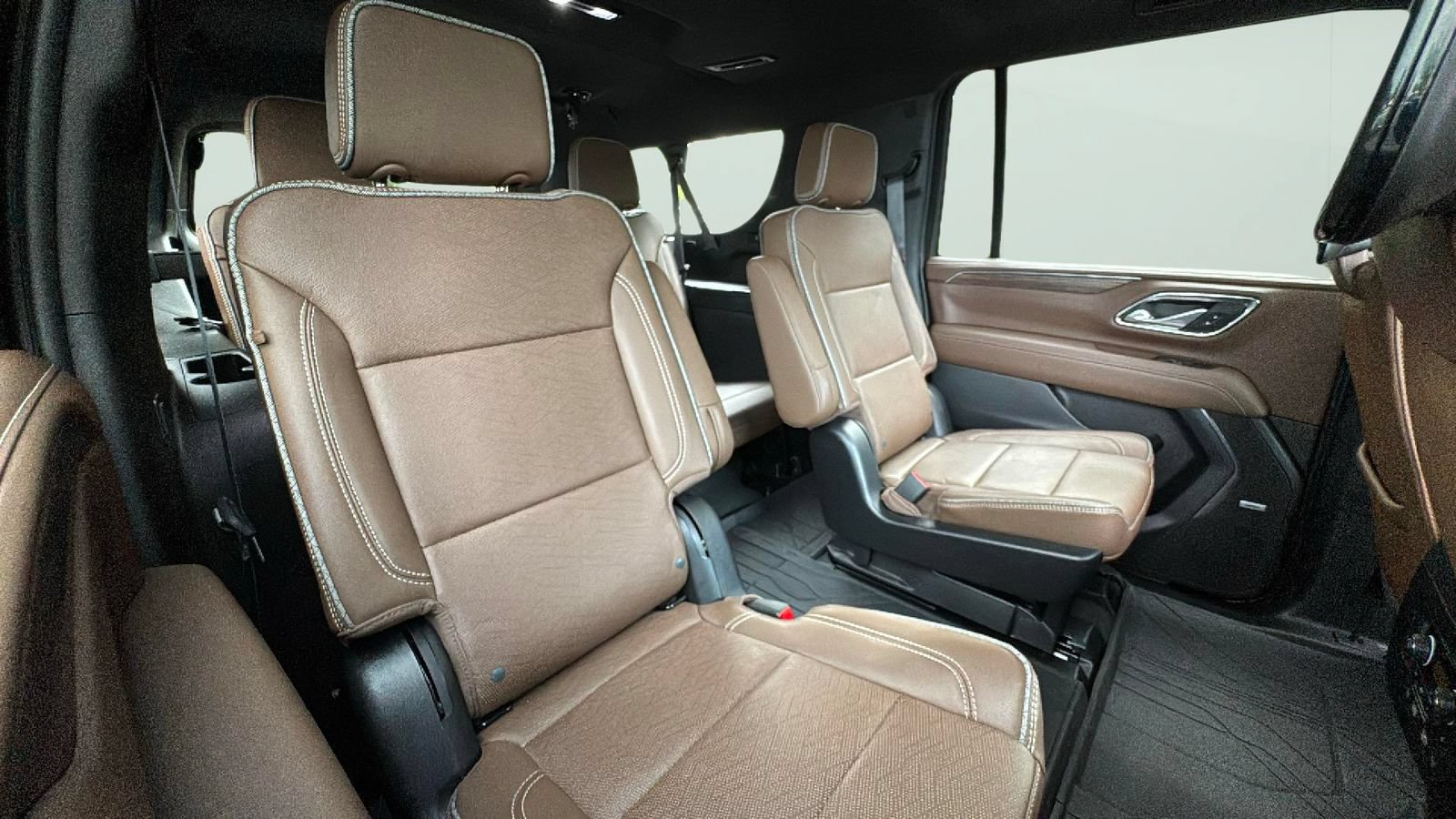 Used 2024 Chevrolet Suburban High Country AWD/4WD image 33