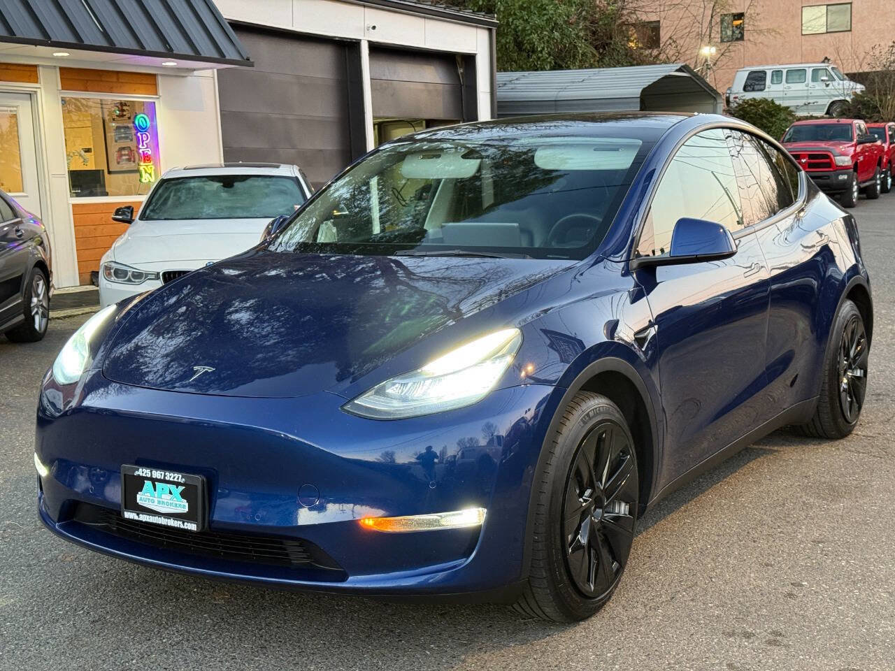 Used 2021 Tesla Model Y Long Range image 1