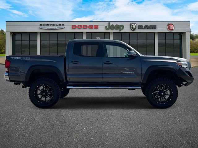 Used 2017 Toyota Tacoma TRD Sport image 25
