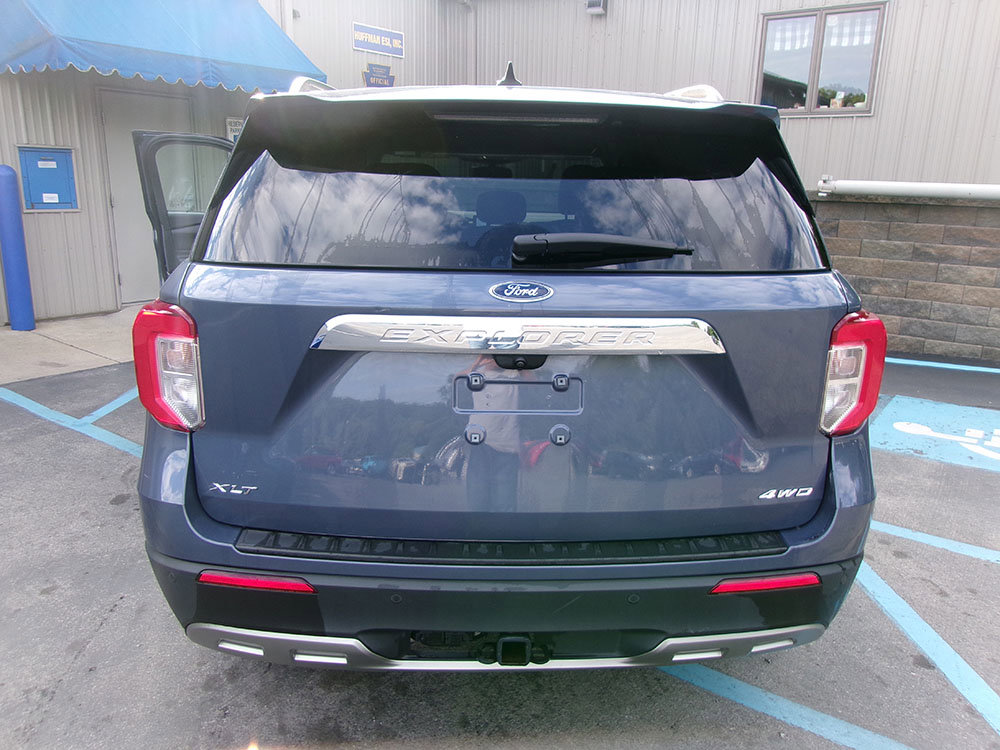 Used 2021 Ford Explorer XLT w/ Equipment Group 202A AWD/4WD image 4