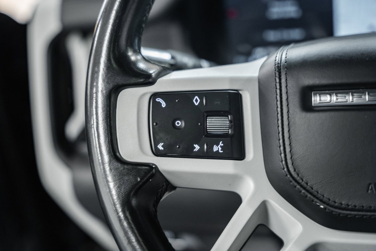 Used 2022 Land Rover Defender 110 X-Dynamic HSE AWD/4WD image 35