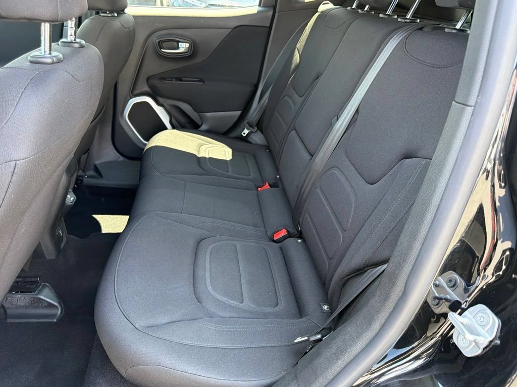 Used 2018 Jeep Renegade Latitude w/ UConnect 8.4 Nav Group FWD image 35
