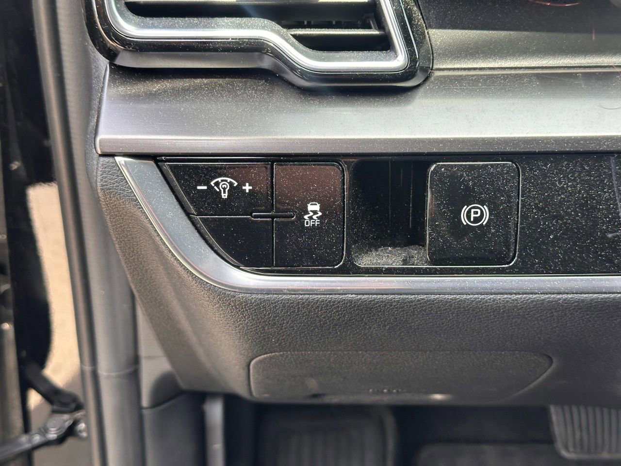 Used 2025 Kia Sportage EX image 20