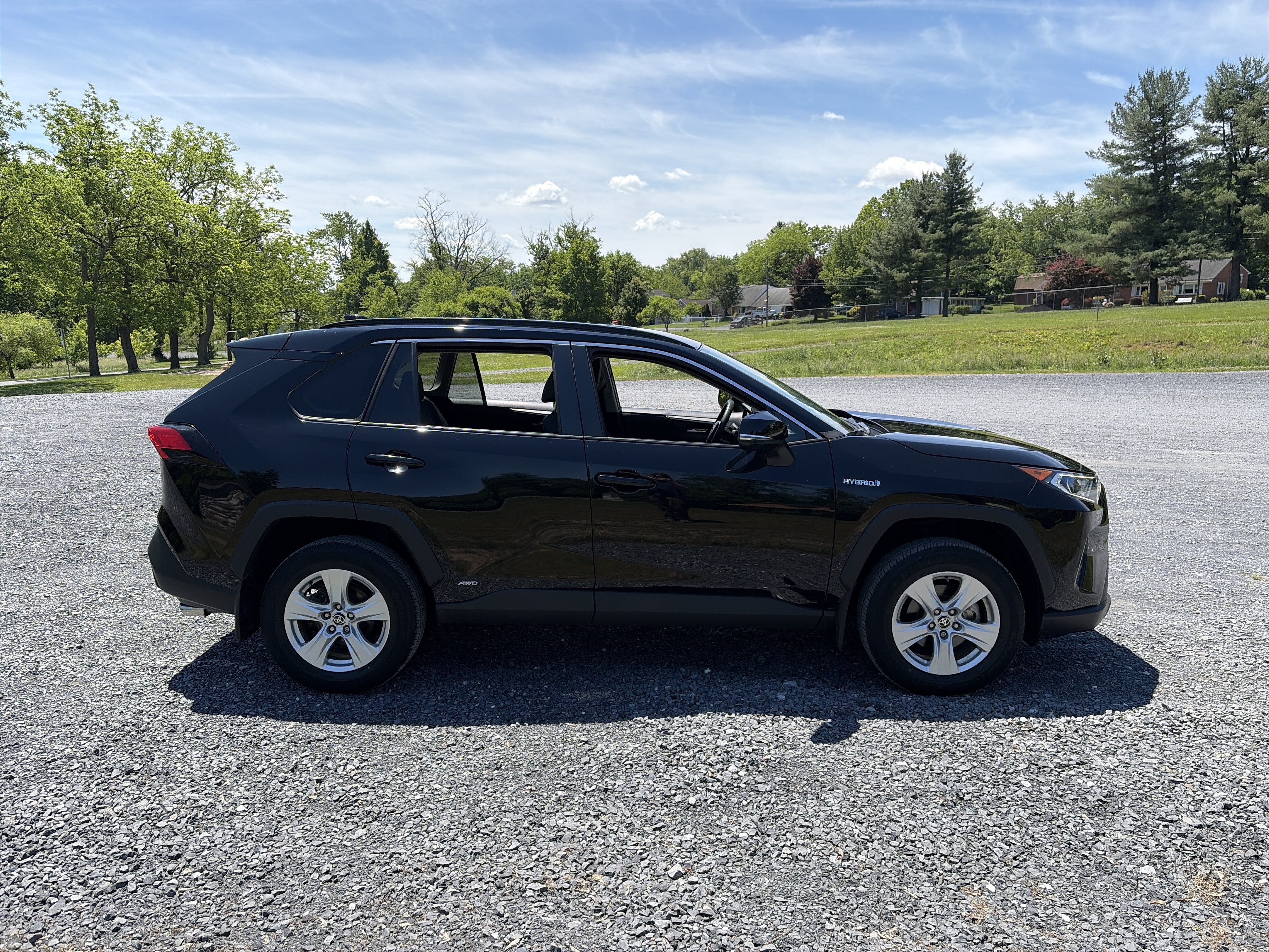 Used 2021 Toyota RAV4 XLE w/ XLE Grade Weather Package AWD/4WD image 4