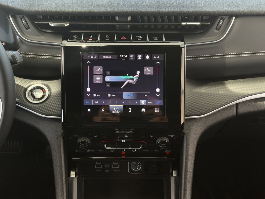 Used 2025 Jeep Grand Cherokee Laredo X w/ Luxury Tech Group I AWD/4WD image 18