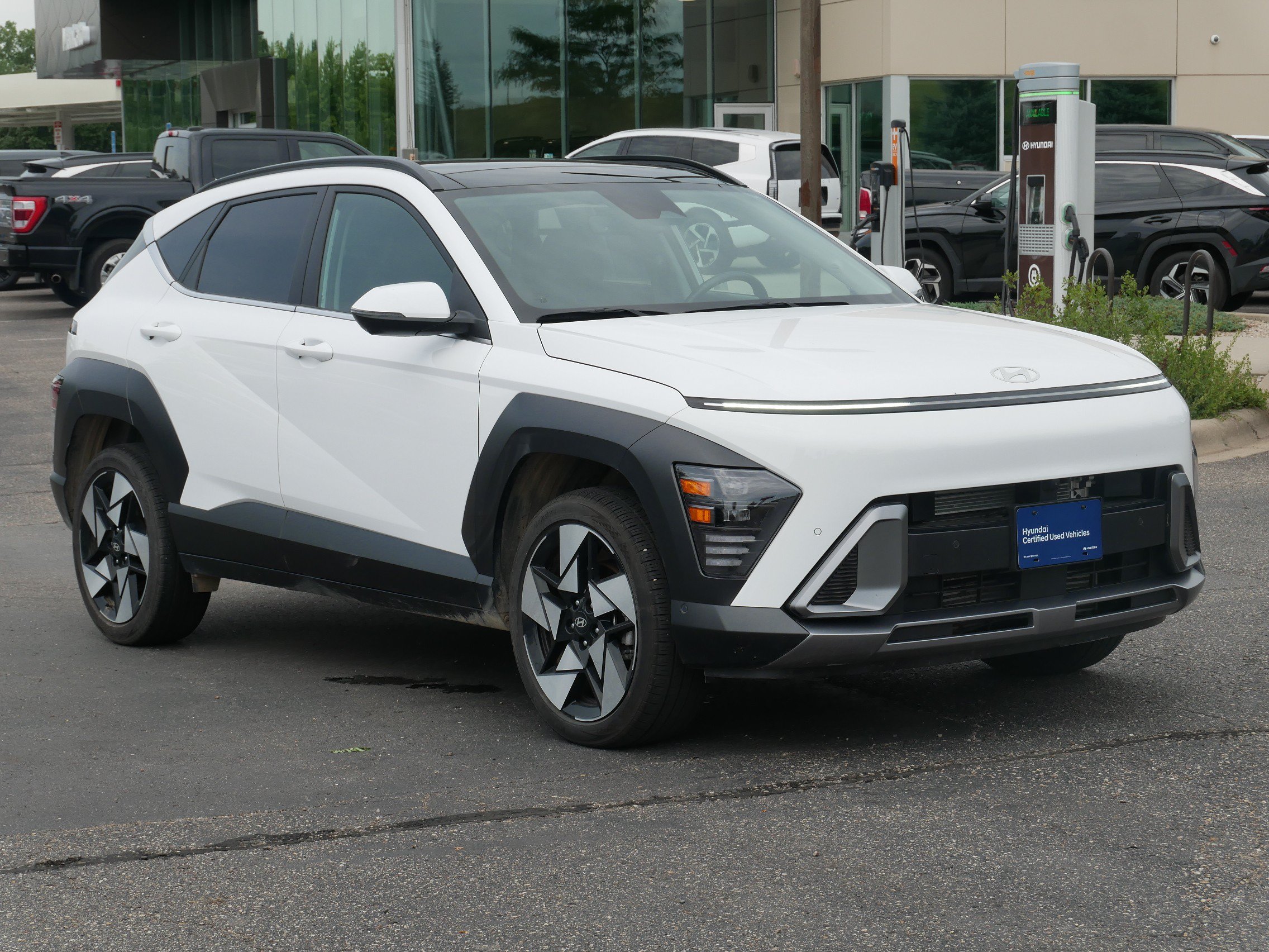 Certified 2025 Hyundai Kona Limited AWD/4WD image 1