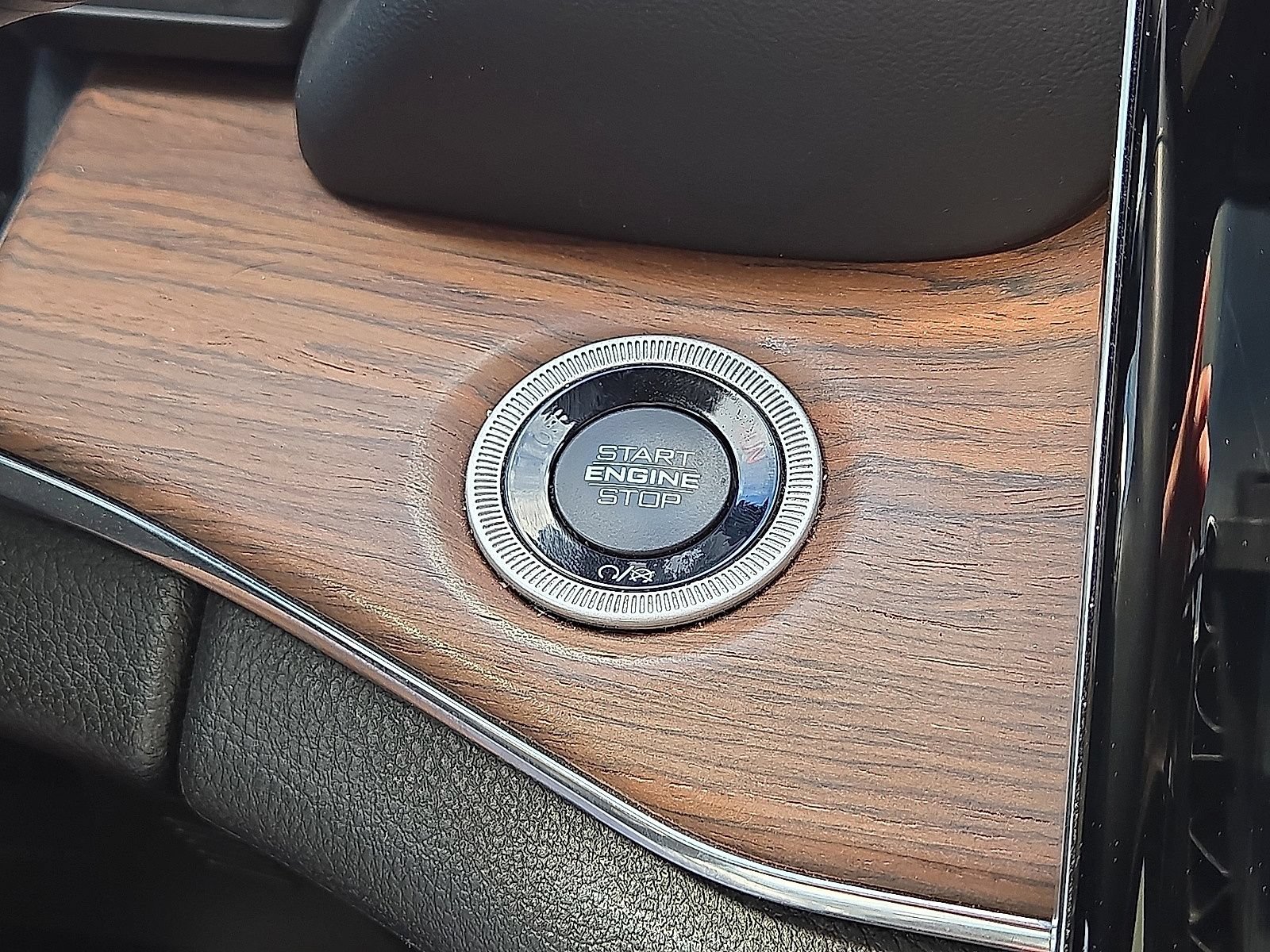 Used 2023 Jeep Grand Cherokee L Summit w/ MOPAR Finishing Package AWD/4WD image 32