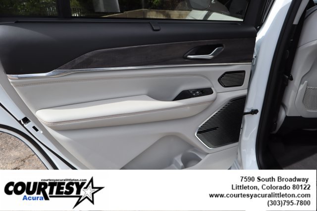 Used 2022 Jeep Grand Cherokee L Overland w/ Luxury Tech Group IV AWD/4WD image 28