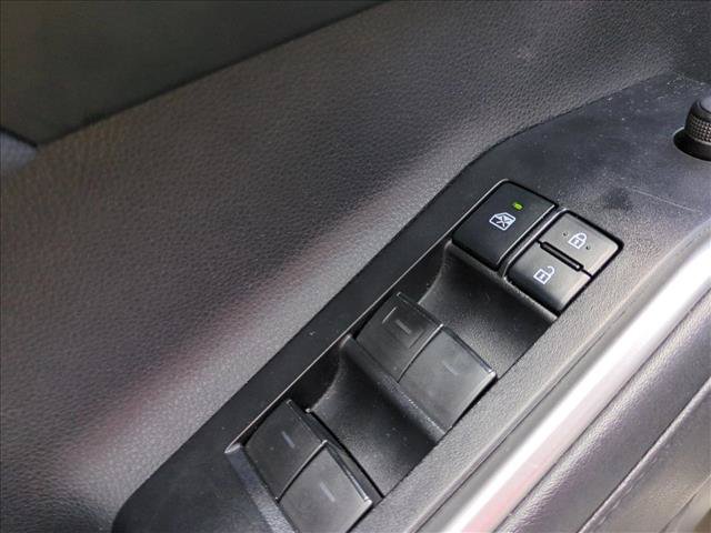 Used 2021 Toyota Highlander L FWD image 12
