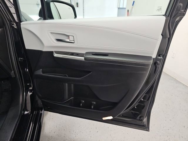 Used 2025 Toyota Sienna XSE FWD image 36