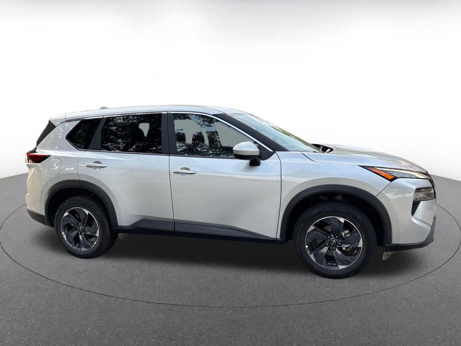 Used 2025 Nissan Rogue SV FWD image 15