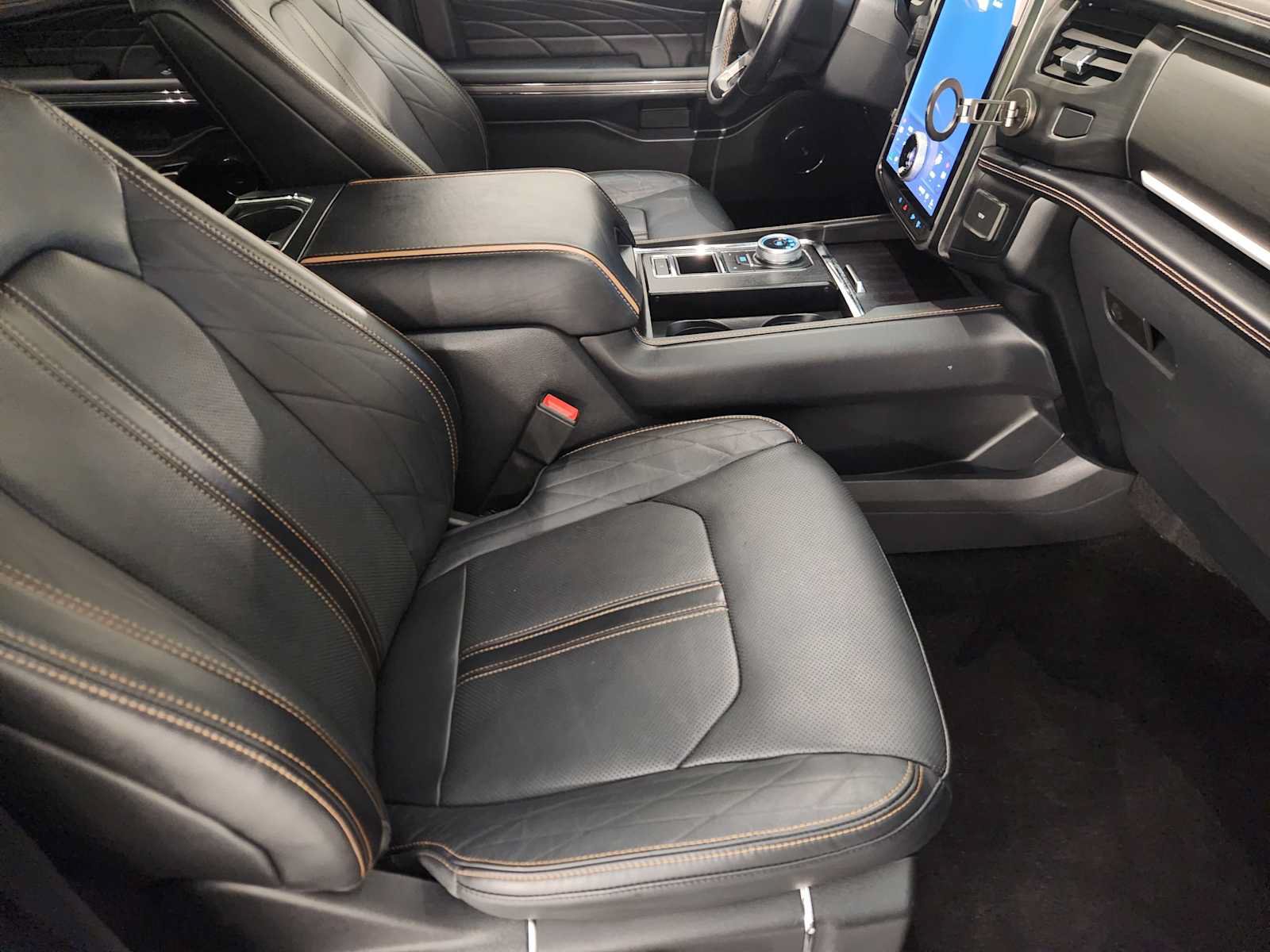 Used 2023 Ford Expedition Platinum RWD image 14