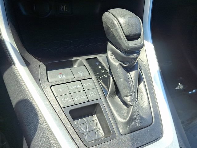 Used 2025 Toyota RAV4 XLE AWD/4WD image 14