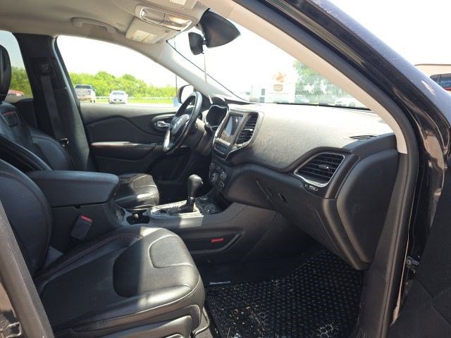Used 2021 Jeep Cherokee Trailhawk AWD/4WD image 13