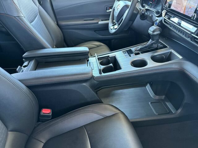 Used 2021 Toyota Sienna XSE FWD image 20