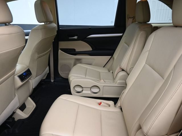Used 2018 Toyota Highlander XLE w/ Protection Package #3 AWD/4WD image 18