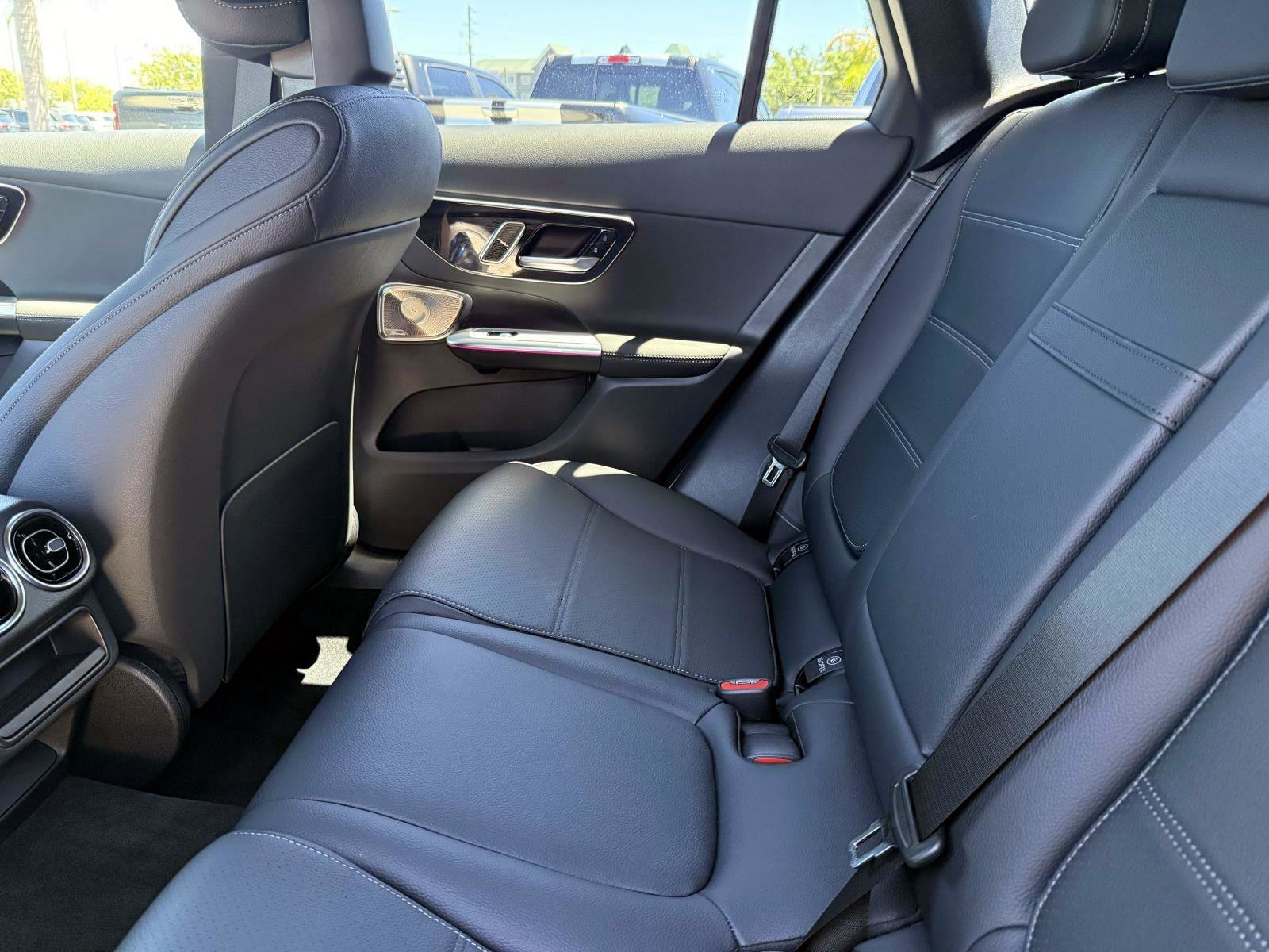 Used 2025 Mercedes-Benz GLC 300 image 14