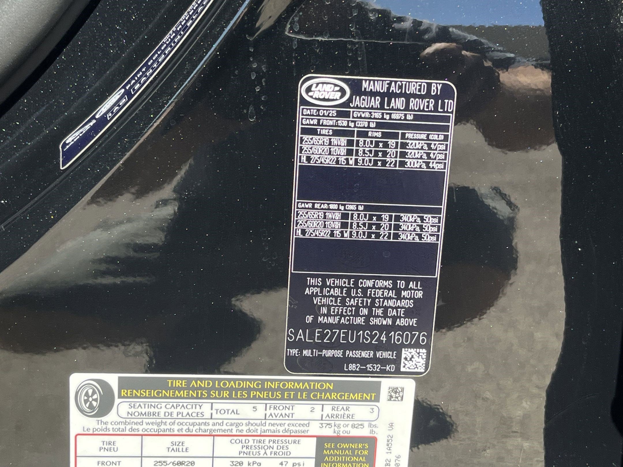 Used 2025 Land Rover Defender 110 X-Dynamic SE image 18