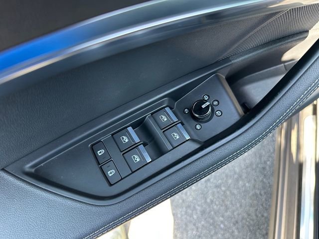 Used 2021 Audi e-tron Premium w/ Convenience Plus Package AWD/4WD image 19