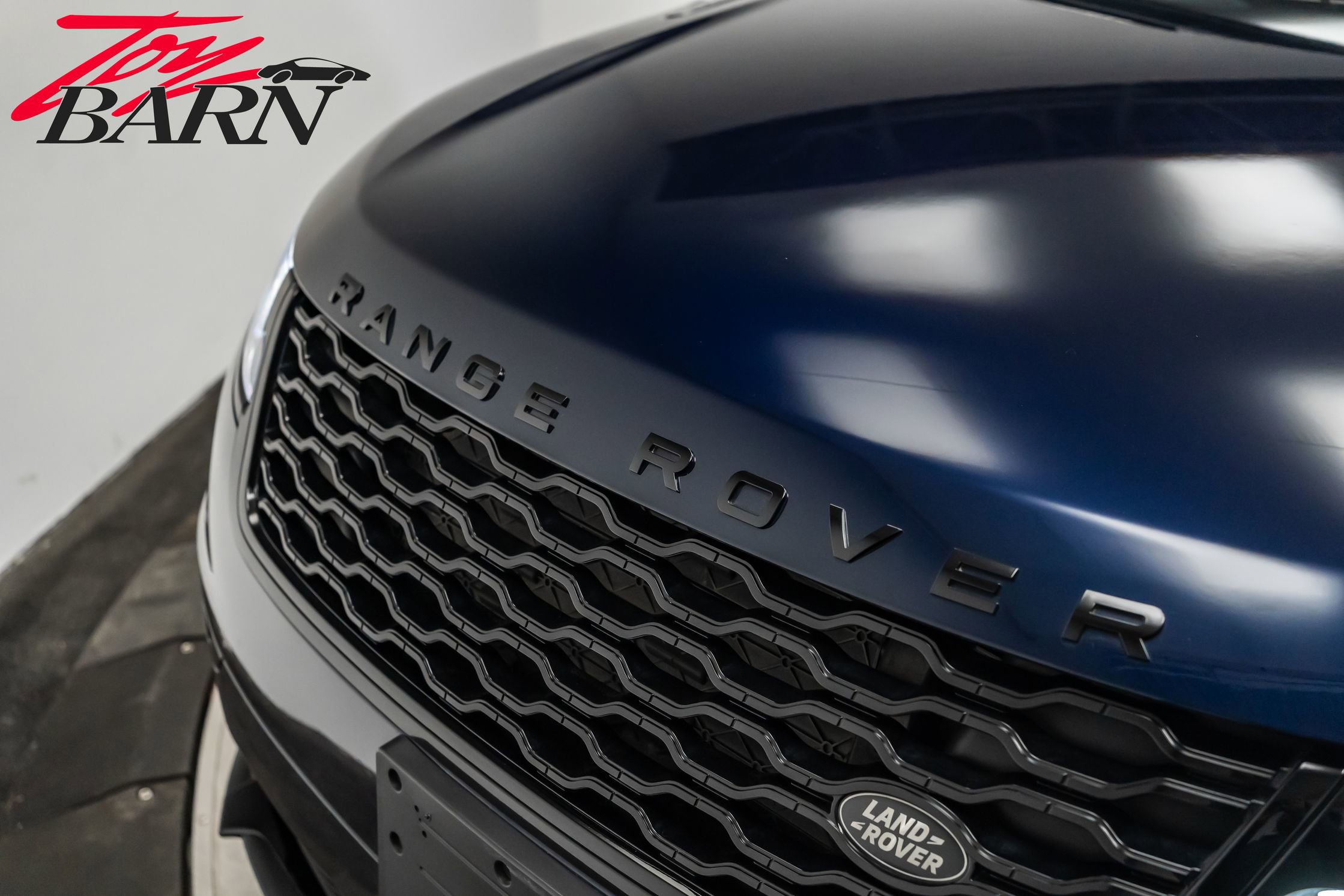 Used 2023 Land Rover Range Rover Velar R-Dynamic S image 9