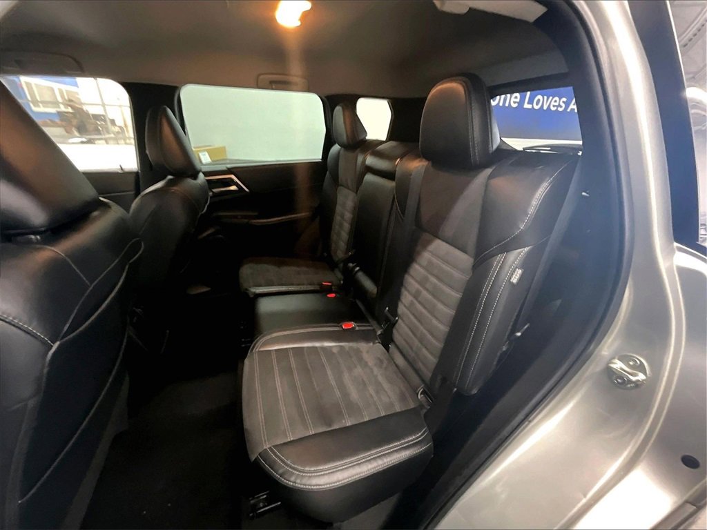 Used 2023 Mitsubishi Outlander SE image 15