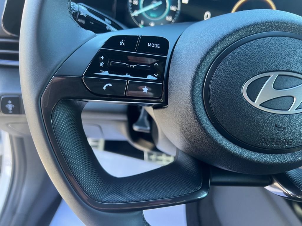 Certified 2025 Hyundai Elantra SEL FWD image 14