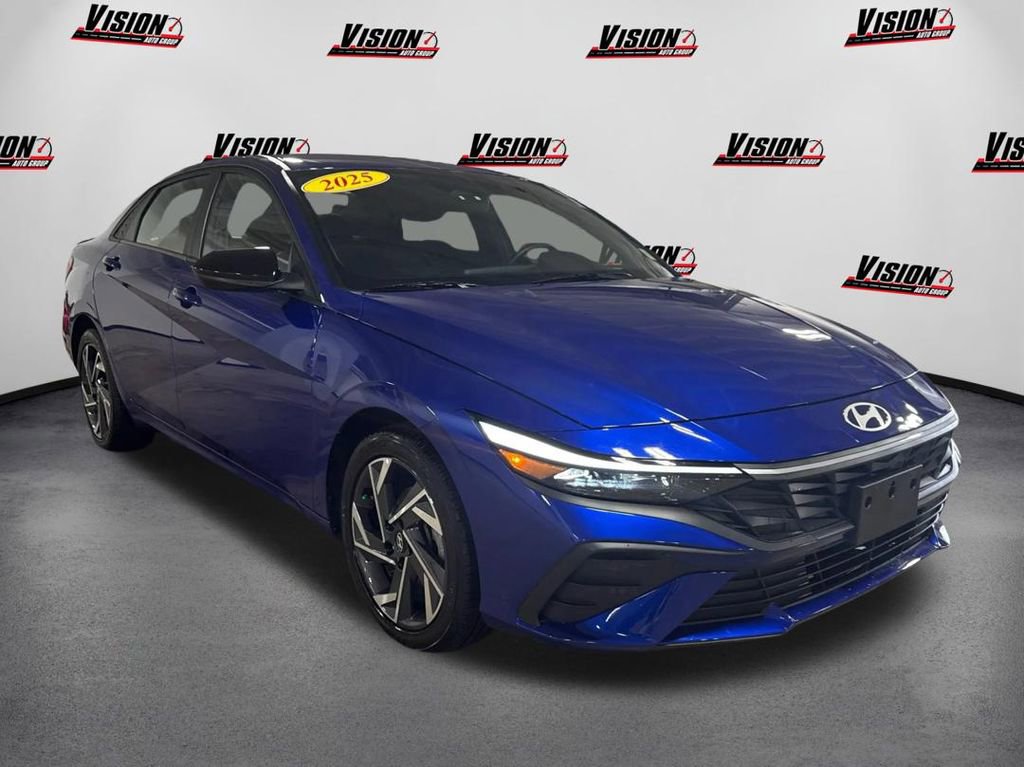 Used 2025 Hyundai Elantra Sport image 3