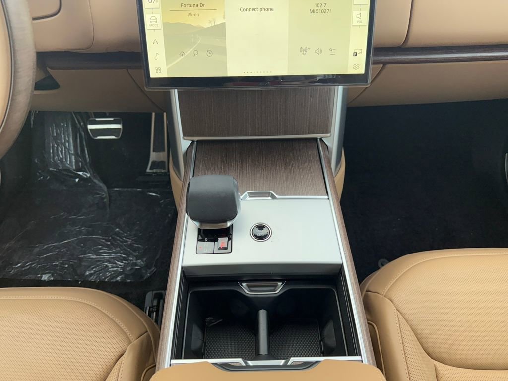 New 2026 Land Rover Range Rover Long Wheelbase SE image 24