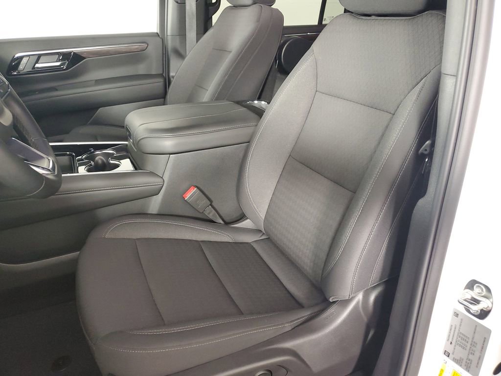 Used 2025 Chevrolet Suburban LS image 12