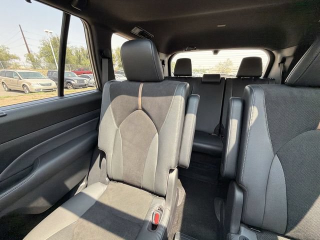 Used 2025 Toyota Grand Highlander AWD Hybrid image 15