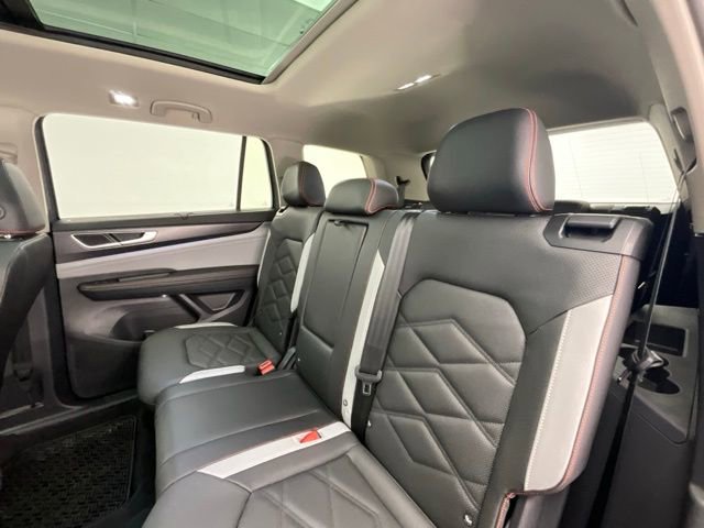 Used 2025 Volkswagen Atlas Peak Edition SE image 7
