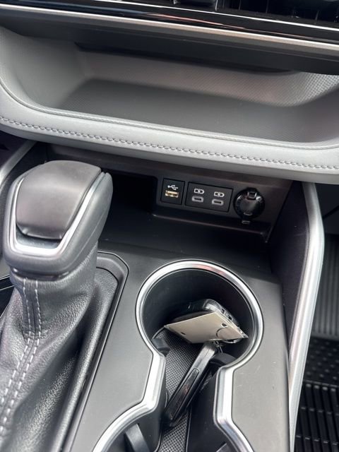 Used 2023 Toyota Highlander LE image 33