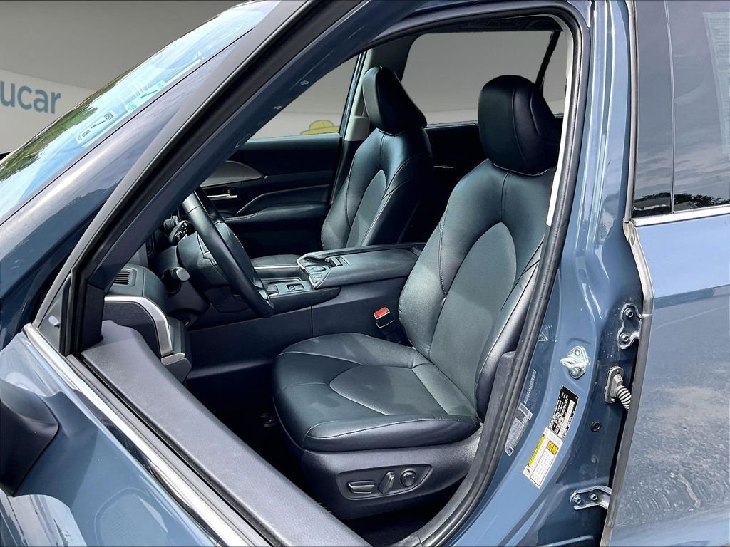 Used 2025 Toyota Grand Highlander AWD image 10